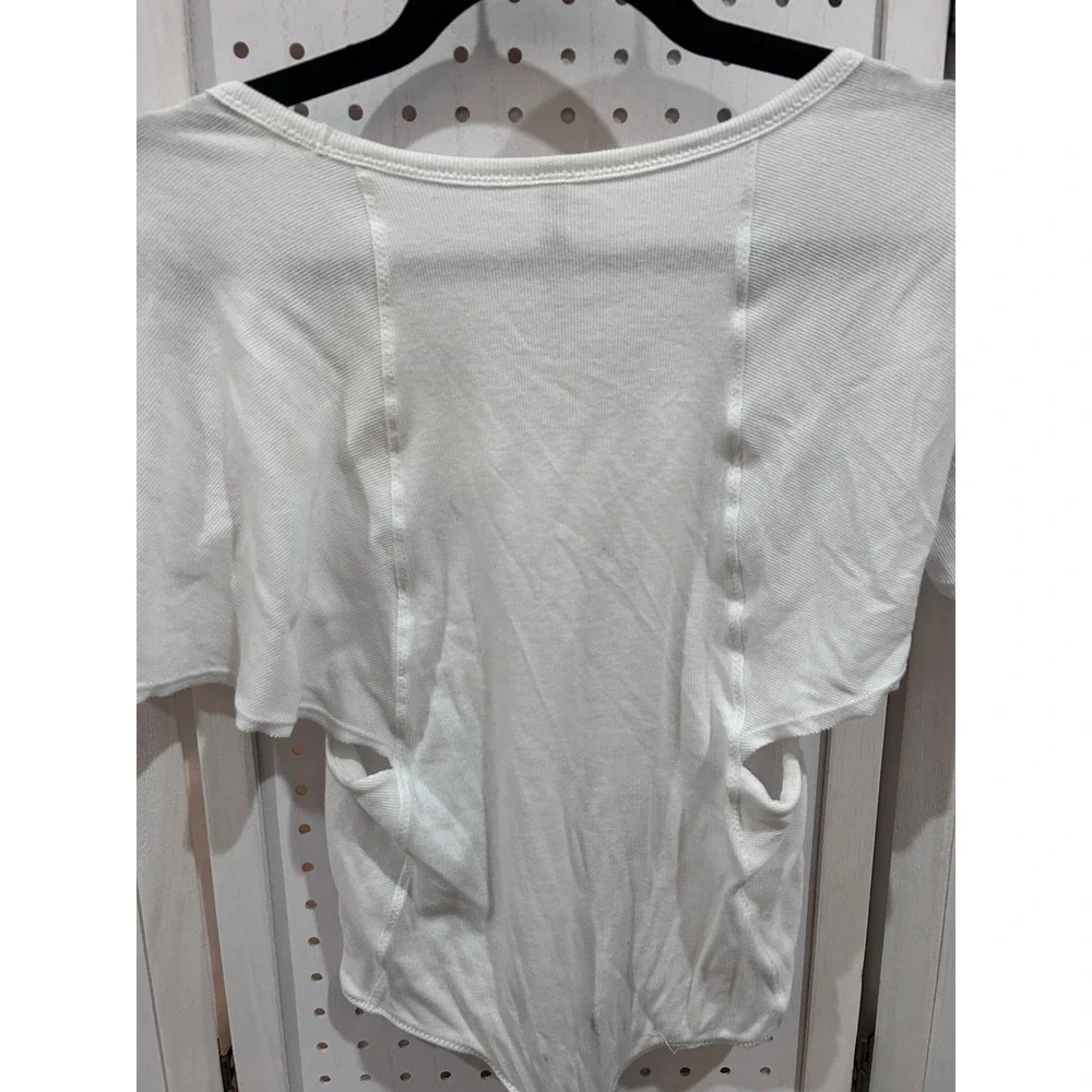 Free People White Ribbed Knit Short Sleeve Bodysuit Snap Closure Cutout Sides - Picture 7 of 8